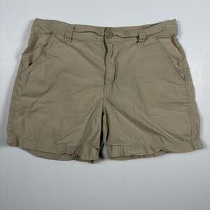 Columbia Sportswear Men's Tan 6-inch Inseam Cotton Flat Front Chino Shorts